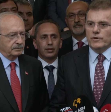 Son Dakika... Adalet Partisi Genel Başkanı Vecdet Öz, ikinci turda Kılıçdaroğlu’nu destekleyeceklerini açıkladı 4 Son-Dakika...-Adalet-Partisi-Genel-Başkanı-Vecdet-Öz,-ikinci-turda-Kılıçdaroğlu’nu-destekleyeceklerini-açıkladı