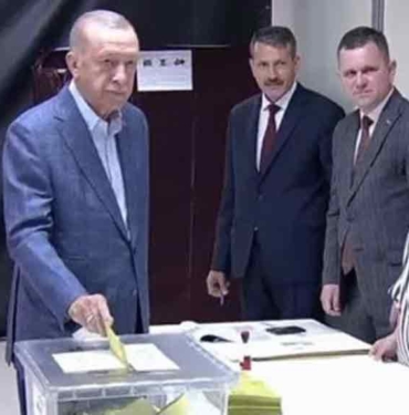 Son Dakika… Erdoğan İstanbul’da oyunu kullandı: “Akşam sayımlardan sonra ülkemiz milletimiz için…” 4 Son-Dakika…-Erdoğan-İstanbul’da-oyunu-kullandı--“Akşam-sayımlardan-sonra-ülkemiz-milletimiz-için…”