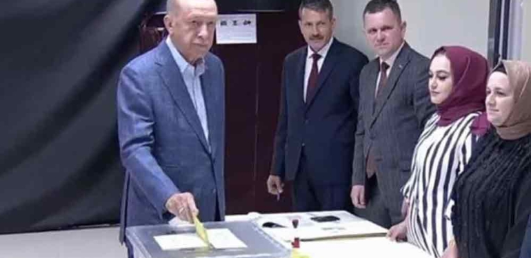 “Seçimi İstanbul’da takip edeceğim” diyen Erdoğan karar değiştirdi! 6 Son-Dakika…-Erdoğan-İstanbul’da-oyunu-kullandı--“Akşam-sayımlardan-sonra-ülkemiz-milletimiz-için…”