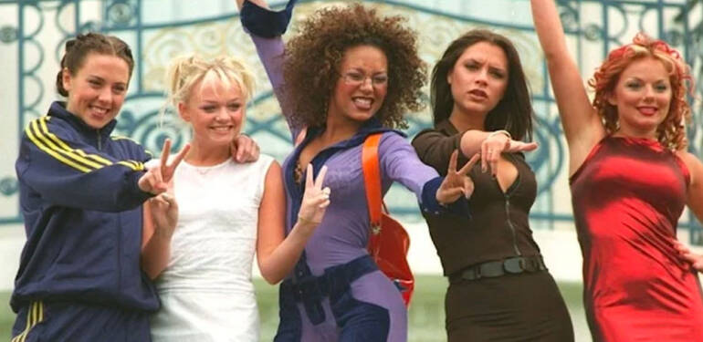 Spice-Girls’ten-Mel-B,-48.-yaşını-üstsüz-kutladı