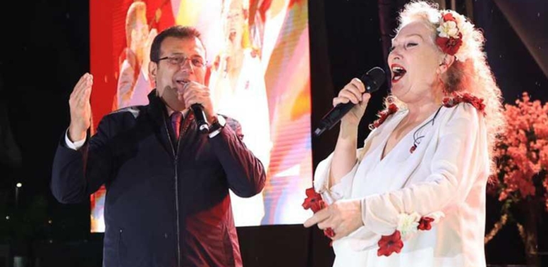 Suzan Kardeş'ten Ekrem İmamoğlu'na İzmir Marşı sürprizi: Birlikte söylediler 6 Suzan-Kardeş'ten-Ekrem-İmamoğlu'na-İzmir-Marşı-sürprizi--Birlikte-söylediler
