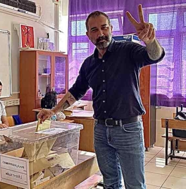 TİP milletvekili adayı Barış Atay oyunu kullandı: Hadi bakalım 2 TİP-milletvekili-adayı-Barış-Atay-oyunu-kullandı--Hadi-bakalım