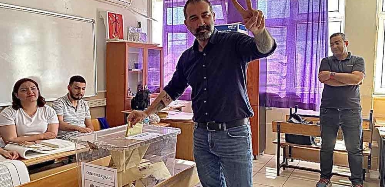 TİP milletvekili adayı Barış Atay oyunu kullandı: Hadi bakalım 1 TİP-milletvekili-adayı-Barış-Atay-oyunu-kullandı--Hadi-bakalım
