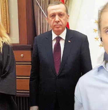 Tuğçe-Kazaz'dan-Erdoğan'a-destek-videosu--Türkiye-ve-düşmanları-arasında-bir-seçim