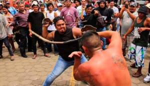 Nikaragua'da 400 yıllık gelenek: Boğa penisleriyle birbirlerini kırbaçladılar