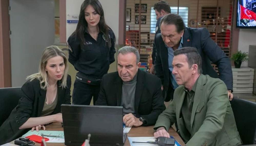 Apar-topar-final-yapan-Arka-Sokaklar-geri-dönüyor!-Ancak-sevilen-oyuncu-yeni-sezonda-olmayacak…