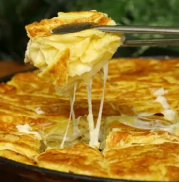Bayramda hangi böreği yapsam diye düşünmeyin! Daha pratik börek yok: Tavada yalancı su böreği tarifi! 9 Bayramda-ne-yapacağım-diye-düşünmeyin!-Daha-pratik-börek-yok--Tavada-yalancı-su-böreği-tarifi!