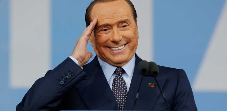 Berlusconi’den tarihe geçen unutulmayacak gaflar: Bir otobüs dolusu hayat kadını… 1 Berlusconi’den-tarihe-geçen-unutulmayacak-gaflar--Bir-otobüs-dolusu-hayat-kadını…