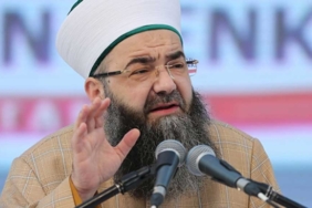 Cübbeli-Ahmet,-iki-erkeğin-birbiriyle-tokalaşmasını-tehlikeli-buldu--Belki-cinsel-meyil-duyar