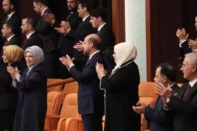 Cumhurbaşkanı Erdoğan'ın yemin törenini ailesi de izledi! İki isim katılmadı 2 Cumhurbaşkanı-Erdoğan'ın-yemin-törenini-ailesi-de-izledi!-İki-isim-katılmadı