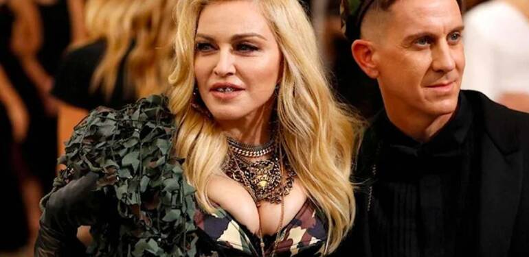 Dünyaca ünlü şarkıcı Madonna hastaneye kaldırıldı: Bilinci kapandı, entübe edildiği iddia edildi!