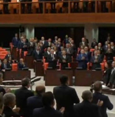 Erdoğan’ın yemin töreni sırasında muhalefet ayağa kalkmadı 3 Erdoğan’ın-yemin-töreni-sırasında-muhalefet-ayağa-kalkmadı