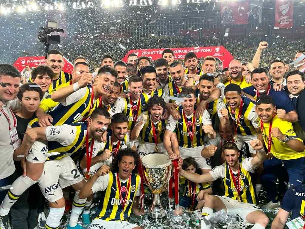 Fenerbahçe, Türkiye Kupası'nı 5 yıldızlı formasıyla kaldırdı