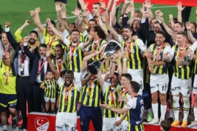 Fenerbahçe,-Türkiye-Kupası'nı-5-yıldızlı-formasıyla-kaldırdı