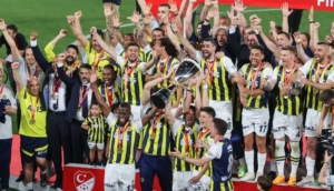 Fenerbahçe, Türkiye Kupası'nı 5 yıldızlı formasıyla kaldırdı