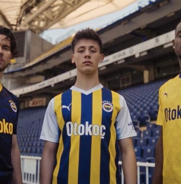 Fenerbahçe yeni sezon formalarını tanıttı! 10 Fenerbahçe-yeni-sezon-formalarını-tanıttı!-Arda-Güler-ve-Ali-Koç…