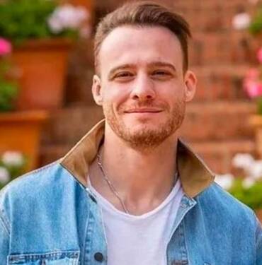 Kerem Bürsin, 1000 öğrenciye 8 yıl burs verecek 9 Kerem-Bürsin,-1000-öğrenciye-8-yıl-burs-verecek