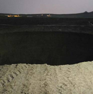 Konya'da 25 metre çapında, 15 metre derinliğinde obruk oluştu 2 Konya'da-25-metre-çapında,-15-metre-derinliğinde-obruk-oluştu
