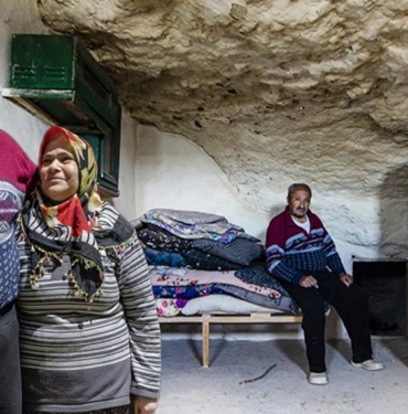 Malatya'da yaşadığı mağarada 18 çocuğunu büyüttü: Hayatı ilgi odağı oldu dünyanın her yerinden ziyarete geliyorlar 5 Malatya'da-yaşadığı-mağarada-18-çocuğunu-büyüttü--Hayatı-ilgi-odağı-oldu-dünyanın-her-yerinden-ziyarete-geliyorlar