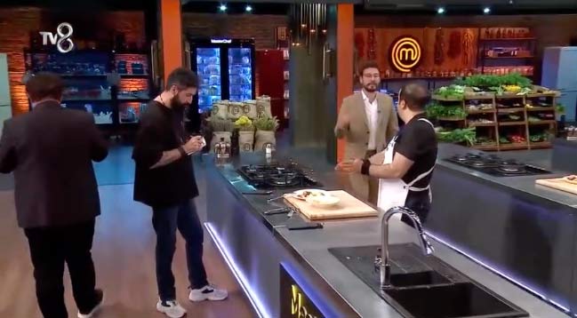 MasterChef’te ortalık karıştı: Mehmet Sur Danilo Zanna ile tartıştı, ağlayarak diskalifiye olmak istedi!