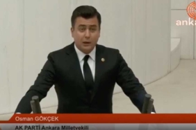 Melih-Gökçek’in-oğlu-Osman-Gökçek-önündeki-yemin-metnini-yanlış-okudu--Bahçeli’nin-uyarısıyla-tekrar-etmek-zorunda-kaldı