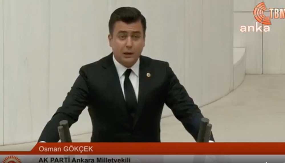 Melih Gökçek’in oğlu Osman Gökçek önündeki yemin metnini yanlış okudu: Bahçeli’nin uyarısıyla tekrar etmek zorunda kaldı