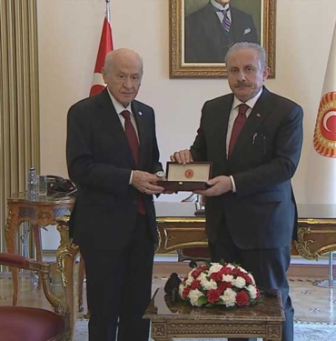 Mustafa Şentop, başkanlık görevini Devlet Bahçeli’ye devretti 5 Mustafa-Şentop,-başkanlık-görevini-Devlet-Bahçeli’ye-devretti