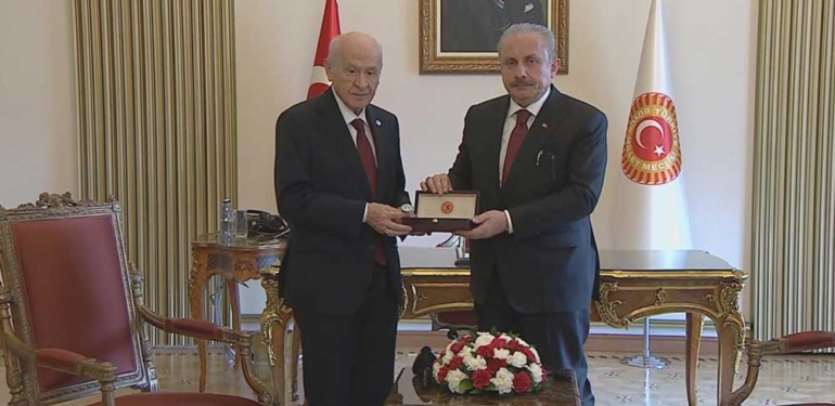 Mustafa Şentop, başkanlık görevini Devlet Bahçeli’ye devretti