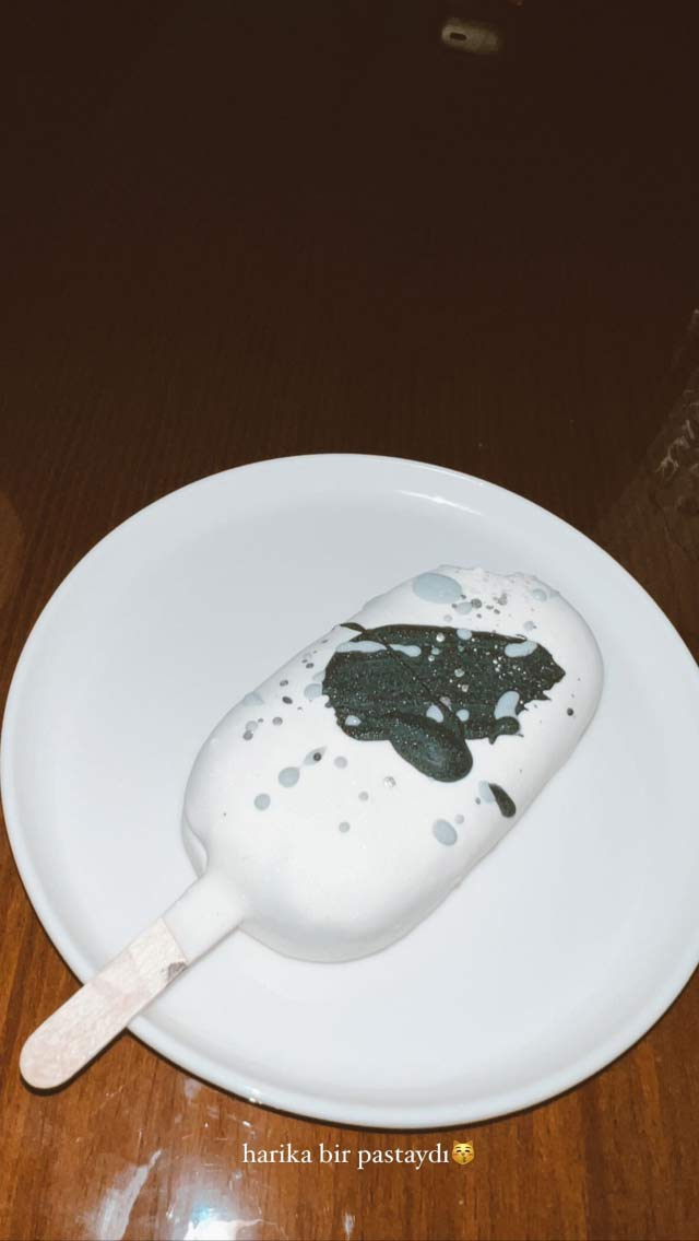 Nazlı Sabancı eşinin yeni yaşını kutladı, doğum günü pastası görenleri şaşırttı: Biz yaptırınca fakir derler onlar yapınca elit oluyor 5 Nazlı Sabancı eşinin yeni yaşını kutladı, doğum günü pastası görenleri şaşırttı: Biz yaptırınca fakir derler onlar yapınca elit oluyor