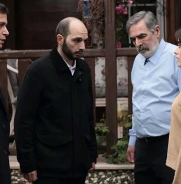 Ömer dizisinde yaprak dökümü! 4 oyuncu kadrodan ayrılıyor 2 Ömer-dizisinde-yaprak-dökümü!-4-oyuncu-kadrodan-ayrılıyor