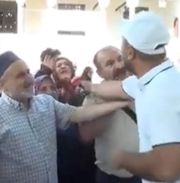 Sokak röportajında konuşan kadın: Tayyip Erdoğan peygamberimiz, ona tapıyoruz 3 Sokak-röportajında-konuşan-kadın--Tayyip-Erdoğan-peygamberimiz,-ona-tapıyoruz-