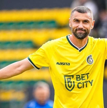 Son Dakika… Bir devrin sonu: Burak Yılmaz futbolu bıraktı 4 Son-Dakika…-Bir-devrin-sonu--Burak-Yılmaz-futbolu-bıraktı