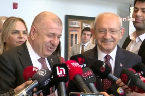 Son Dakika… Kılıçdaroğlu’yla görüşen Ümit Özdağ’dan açıklama: İçeriye girerken CHP Sözcüsü 'Aman dikkat edin yerler kaygan burada' dedi 3 Son-Dakika…-Kılıçdaroğlu’yla-görüşen-Ümit-Özdağ’dan-açıklama--İçeriye-girerken-CHP-Sözcüsü-'Aman-dikkat-edin-yerler-kaygan-burada'-dedi