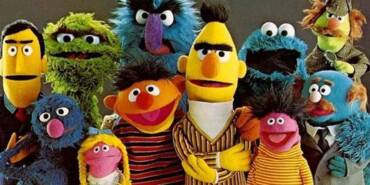 Susam-Sokağı'nın-hikayesi--Çocukların-sevgiyle-büyüdüğü-efsanevi-dünya-1