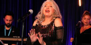 Yeni-imajı-ile-hayranlarının-karşısına-çıkan-Seyyal-Taner--'Beni-pamuklara-sarmalayın...'