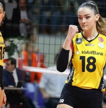Zehra Güneş havuz pozlarını paylaştı, herkes vücudundaki o detaya takıldı 5 Zehra-Güneş-havuz-pozlarını-paylaştı,-herkes-vücudundaki-o-detaya-takıldı