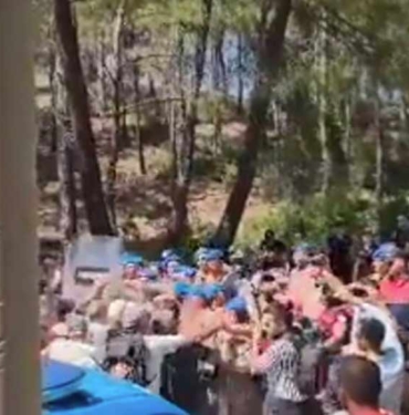 Akbelen Ormanı'nda jandarmadan vatandaşlara biber gazlı müdahale! Gözaltına alınanlar var… 5 Akbelen-Ormanı'nda-jandarmadan-vatandaşlara-biber-gazlı-müdahale!-Gözlatına-alınanlar-var…