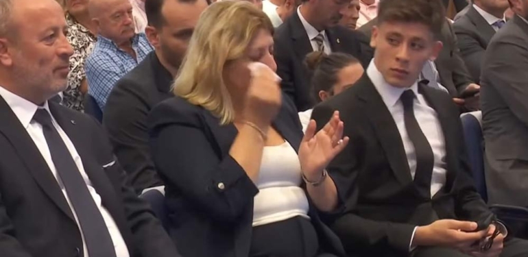 Arda Güler’in annesi Serap Güler imza töreninde gözyaşlarına hakim olamadı