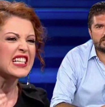 Başvuru dilekçesi ortaya çıktı: Nagehan Alçı, Rasim Ozan Kütahyalı’dan boşanmak için dünyaları istedi! 4 Başvuru-dilekçesi-ortaya-çıktı--Nagehan-Alçı,-Rasim-Ozan-Kütahyalı’dan-boşanmak-için-dünyaları-istedi!