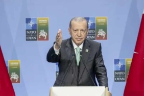 Gazetecinin sorusu Erdoğan'ın hoşuna gitti: Ağzın bal yesin 9 Gazetecinin-sorusu-Erdoğan'ın-hoşuna-gitti--Ağzın-bal-yesin
