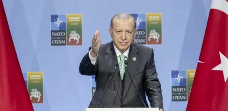 Gazetecinin sorusu Erdoğan’ın hoşuna gitti: Ağzın bal yesin