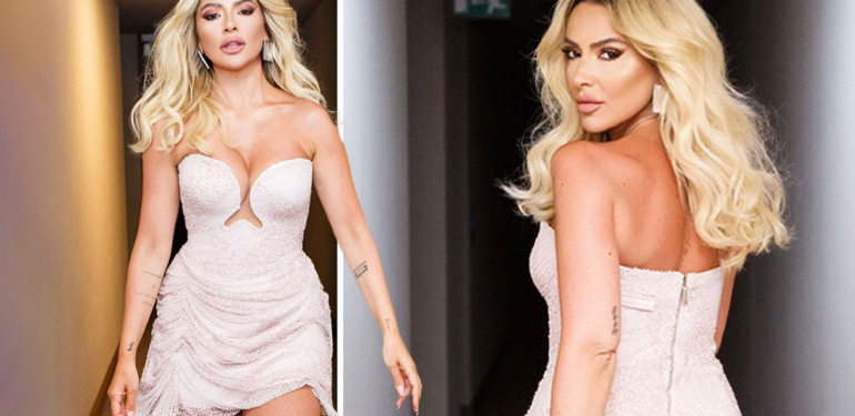Hadise ayna karşısında peş peşe bikinili pozlarını paylaştı