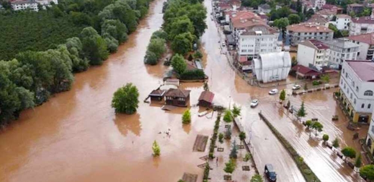 İçişleri Bakanı açıkladı: Karadeniz’deki sel felaketinde 3 kişi hayatını kaybetti