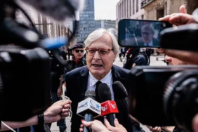 İtalyan siyasetçi Vittorio Sgarbi'den kadınlara yönelik skandal sözler: Penis sayacım yok, bin 500 kadınla yatmışımdır 3 İtalyan-siyasetçiden-kadınlara-yönelik-skandal-sözler--Penis-sayacım-yok,-bin-500-kadınla-yatmışımdır