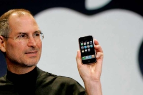 Jelatini-açılmamış-ilk-iPhone-modeli-rekor-fiyata-satıldı