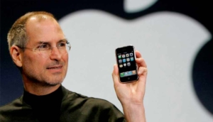 Jelatini açılmamış ilk iPhone modeli rekor fiyata satıldı