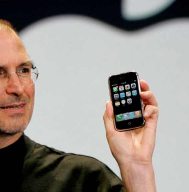 Jelatini-açılmamış-ilk-iPhone-modeli-rekor-fiyata-satıldı