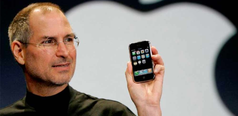 Jelatini açılmamış ilk iPhone modeli rekor fiyata satıldı