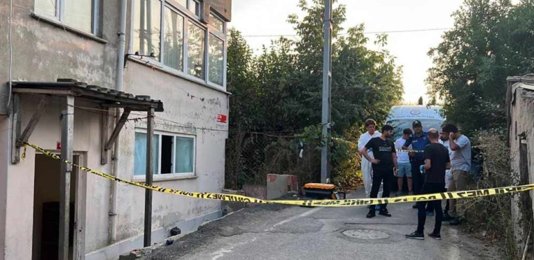 Kiracının boşalttığı evi temizlemeye giden ev sahibi, bazanın altında ceset buldu