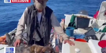 Köpeğiyle-birlikte-denizin-ortasında-iki-ay-boyunca-mahsur-kaldı--Çiğ-balık-yiyerek-hayata-tutundu